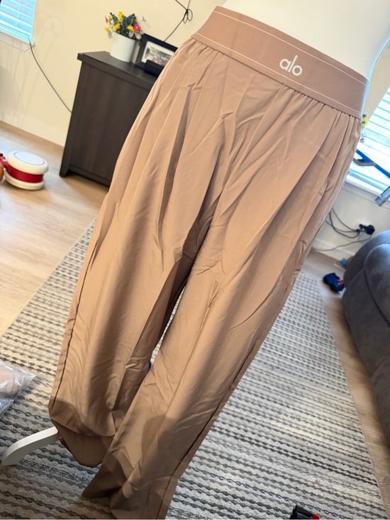 Unknown Pants - Women’s Tan Elastic-Waist Jogger Pants